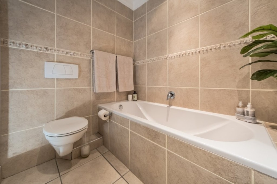 To Let 2 Bedroom Property for Rent in Big Bay Western Cape